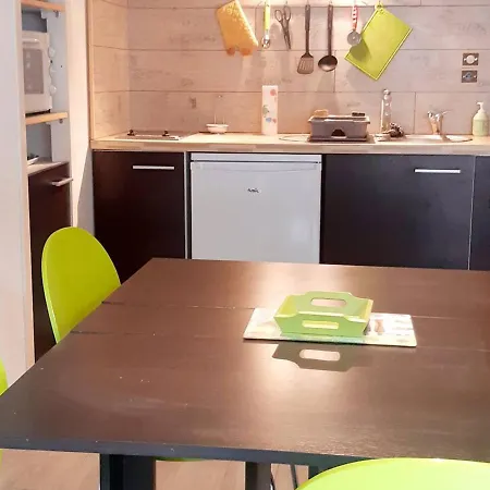 Calme En Hypercentre Avec Cuisine Equipee Et Parking Proche - Fr-1-234-260